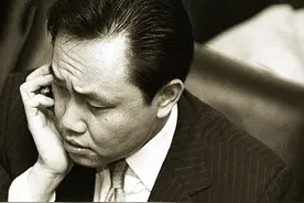 潮汕穷小伙，35岁成中国首富，入狱10年，身价200亿，凭啥图片