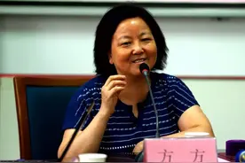 方方的文章进入新编语文教材，网友炸锅了，为何引发争议？图片