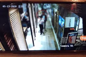 陌生男子突然热情搭讪，女子婉拒后他居然动粗？图片