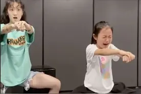 李小璐晒女儿练舞蹲马步，甜馨忍痛坚持惹人疼，网友直呼像贾乃亮图片