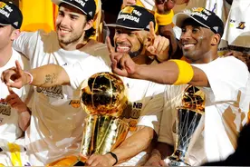 科比·布莱恩特NBA生涯经典时刻：2010年冠军时刻，退役合影怀念图片