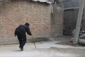 亲眼目睹伯爷去世时，有诡异现象，有人说是收足迹，这是真的吗图片