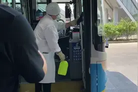 近一周来，北京地铁客流量下降近四成图片