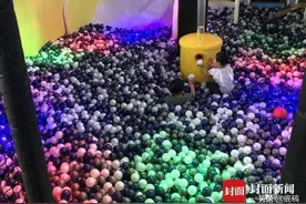 对话蹦床事故截瘫女研究生：被网红视频吸引，玩的人很多，馆内无任何安全提示图片
