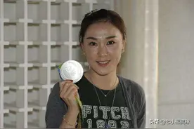 卡塔尔公开赛场上的一道亮丽风景线，海外兵团直板正胶单晓娜图片