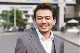 《大江大河2》主演杨烁：抑郁时想过跳楼，父亲用爱拯救了我图片