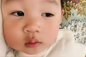 许昕晒儿子照片，虎头虎脑的！大蟒求婚师姐姚彦一幕，成国乒佳话图片