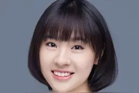 曾经在因为《寒门贵子》获得演讲冠军的刘媛媛，如今在卖网课图片