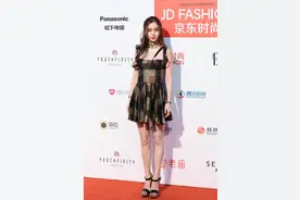 “大宝贝“杨颖的时尚穿搭十分百变，值得借鉴图片