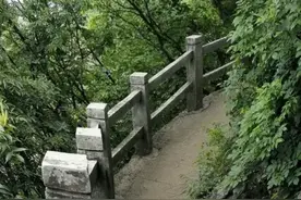 “上钟对下钟，黄土在当中……”话说钟山图片