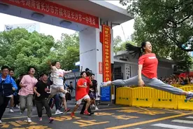 “一字马”女生高考录取结果揭晓，专业不出所料，但学校太意外？图片