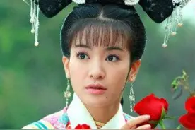 4位演过“小燕子”的女星，只有图4在演小燕子，其余都是在模仿图片