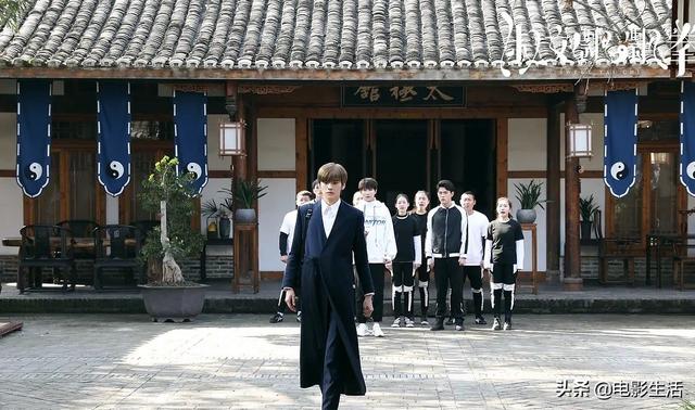 粉丝经济有多可怕？明明是一部国产烂片，豆瓣却被粉丝评到7.4分