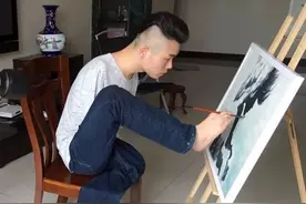 90后小伙用脚画画，取得了骄人的成绩，作品足以挑战冷军图片