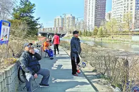 凉水河等河段有人聚集，不戴口罩扎堆儿野钓，警示牌成了摆设图片
