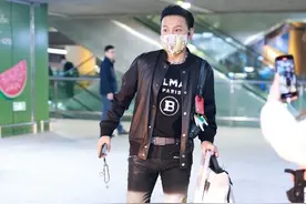 陈志朋感觉清爽了很多，梳个大背头，比有刘海的他帅多了图片