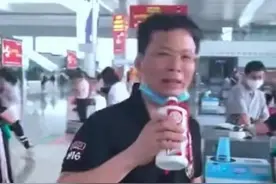 男子高铁站豪饮茅台酒，乘坐高铁、飞机究竟让不让带白酒？图片