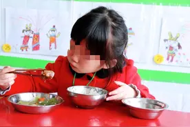 3岁孙女午睡后再没醒来，医生的话让姥姥崩溃痛哭，许多老人常犯图片
