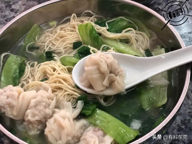他们每天只做好一种云吞一碗面,深受寮步人的喜爱
