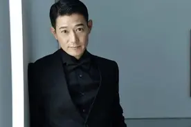 46岁矢野浩二近照曝光，精气神十足，把中国当家的他真帅图片