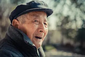 70岁老人倾诉：父女恋婚姻，是我这辈子最后悔的一件事情图片