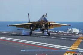 现代舰船知识032之“菲涅尔”透光镜装置如何帮助舰载机降落？图片