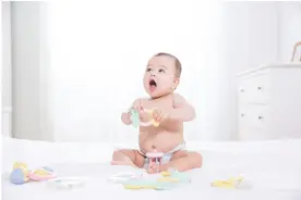 左撇子宝宝大脑更聪明？家长若强行纠正，后果真的很严重图片