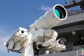 到底啥是激光武器？其实就是大功率激光笔图片