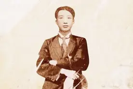 瞿秋白翻译《国际歌》，为何把最后一句，译为“英特纳雄耐尔”？图片