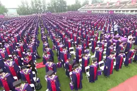 清华大学毕业典礼冲上热搜！校长深刻寄语：把握当下、珍惜韶华，勇做时代的弄潮儿图片