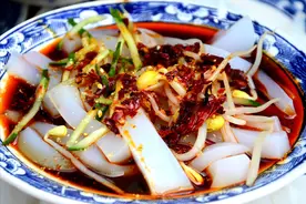 一碗淀粉六碗水，教你自制凉粉，爽滑劲道特解馋，夏天吃太爽了图片