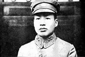 川康起义军四面受敌，主将自入牢笼，红岩作者凭特殊身份扭转乾坤图片