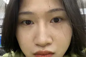 长期涂口红的女生，嘴巴都成什么样了？看这3点就很明显图片
