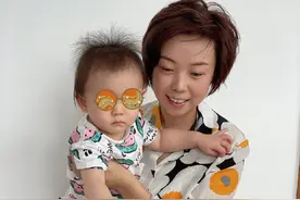 笑开花！张怡宁抱小儿子庆生，女儿上学未亮相 王楠干新工作现身图片