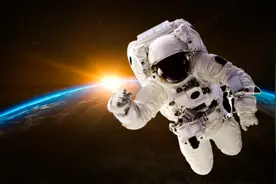 长眠于太空的“宇航员”，如今或已飘至冥王星图片