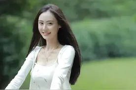 水边的阿狄丽娜图片