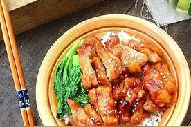 酱香浓郁，美味可口的鸡排饭来喽，爱吃肉的孩子们有口福了图片