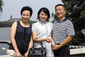 连续40年在“同地点”留影的父女，现状如何？温馨背后满是遗憾图片