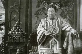慈禧如厕时有多麻烦？太监宫女前呼后拥，个个都要打起12分精神图片