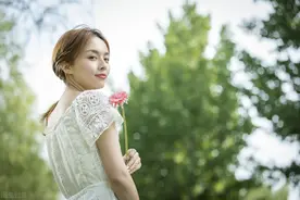 故事：明明和男神说好假扮情侣，可相处十个月后，他却想假戏真做图片