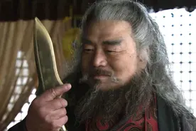董卓：能力超强差点篡位，只因做错三件事，被当街斩杀死后点天灯图片