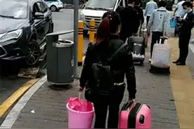 别拿“提桶挑战”当笑话！比起“跑路”的你，更难的或许是老板图片
