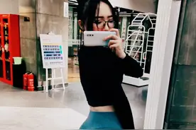 健身的女生有多美？这位95后小姐姐的身材，也太辣了图片