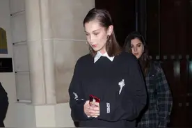 最近火了一双靴子，叫“膝下靴”，时髦百搭显腿长，谁穿谁好看图片