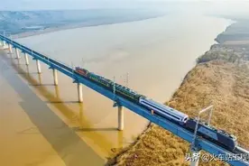 “鸡鸣三省”交界，黄河大拐弯处的南同蒲铁路风陵渡、港口站图片