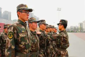 教育部通知：只要当两年兵，退役之后就能免试读本科，网友不理解图片