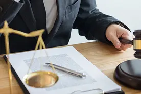 男子分手后竟到前女友家中盗窃、抢劫……法院判了图片