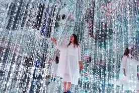 风靡全国综艺的【镜子迷宫】入驻西溪磐石大峡谷啦！赶紧来打卡~图片