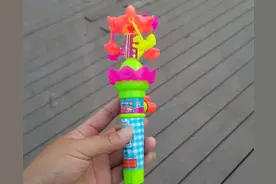 你敢让自己的孩子和这样的“小小心机女”玩吗？父母格局早就注定图片