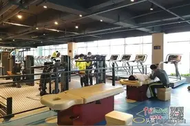 戴着口罩“撸铁” 南昌健身房复工艰难开启图片